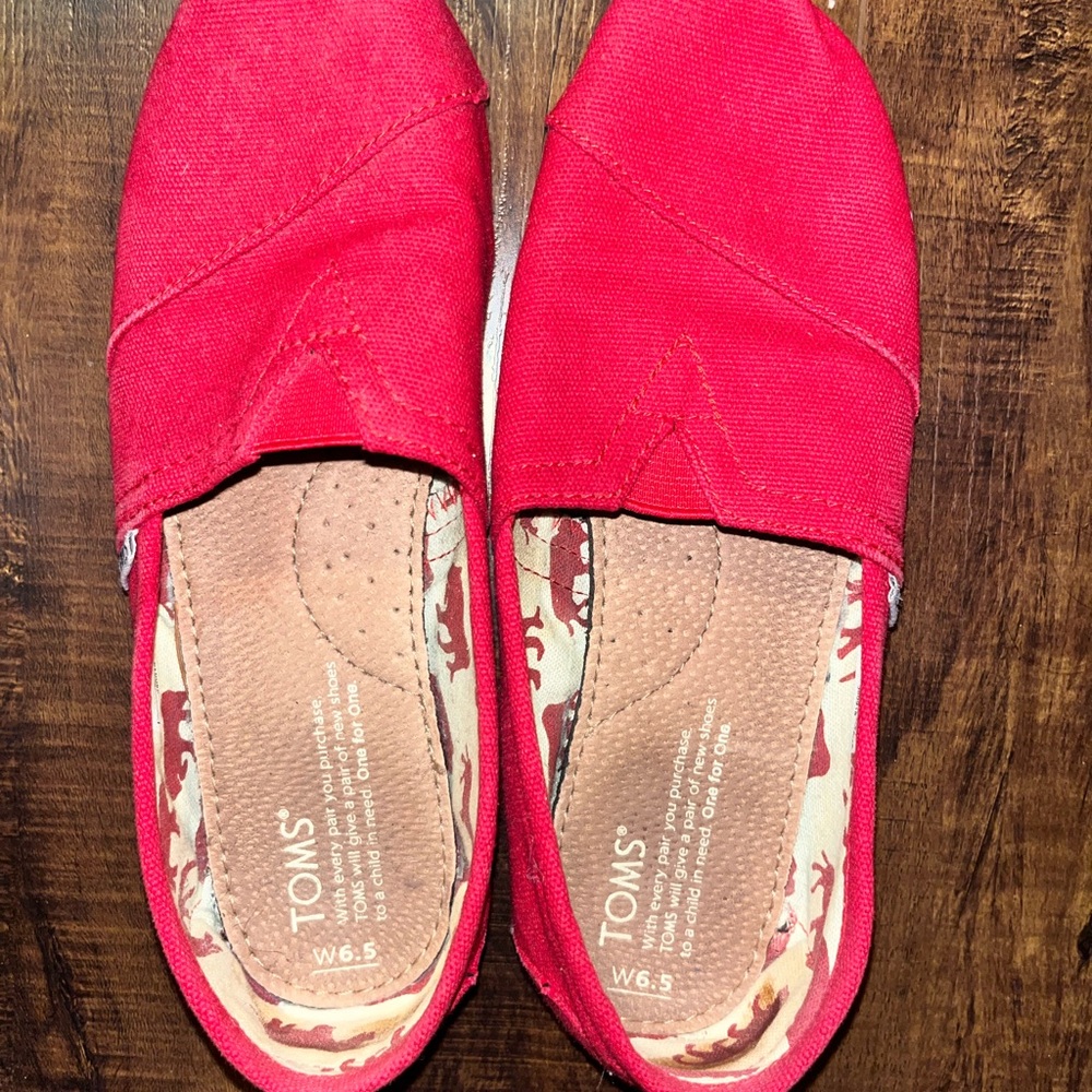 TOMS 6.5 Women's Red Canvas Slip-On Shoes